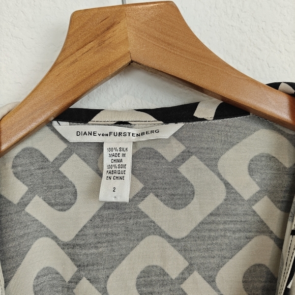 Diane von Furstenberg DVF Black White Chain Link Giant Julian Silk Wrap Dress 2 - Picture 11 of 15
